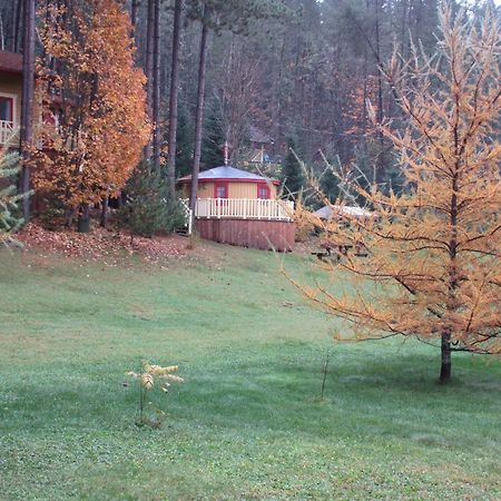 La Maison Sous Les Arbres Saint Roch de Mekinac Экстерьер фото