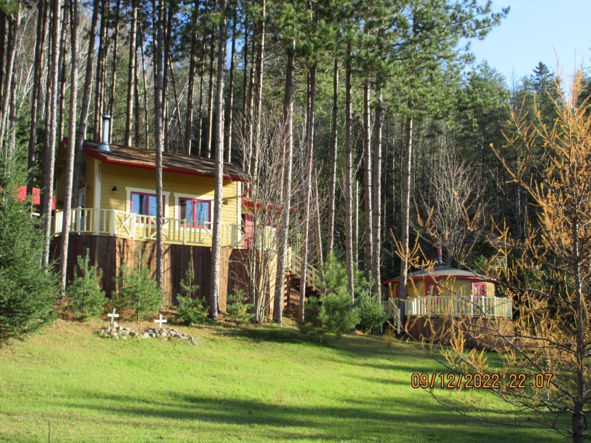 La Maison Sous Les Arbres Saint Roch de Mekinac Экстерьер фото