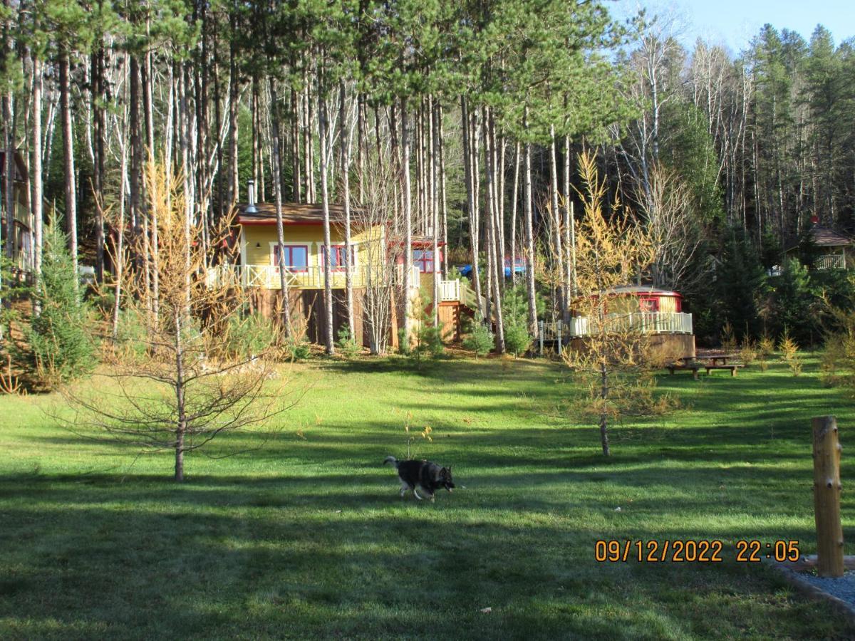 La Maison Sous Les Arbres Saint Roch de Mekinac Экстерьер фото