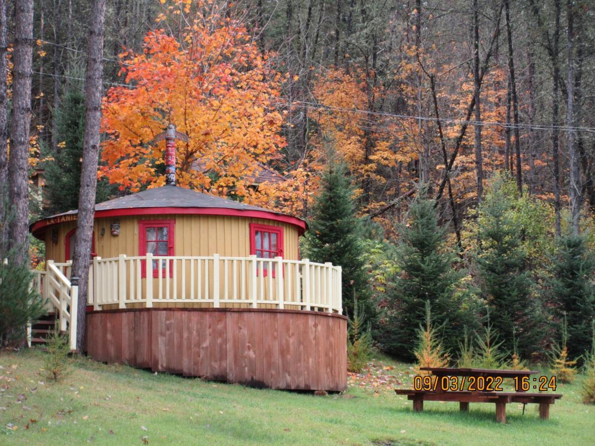 La Maison Sous Les Arbres Saint Roch de Mekinac Экстерьер фото