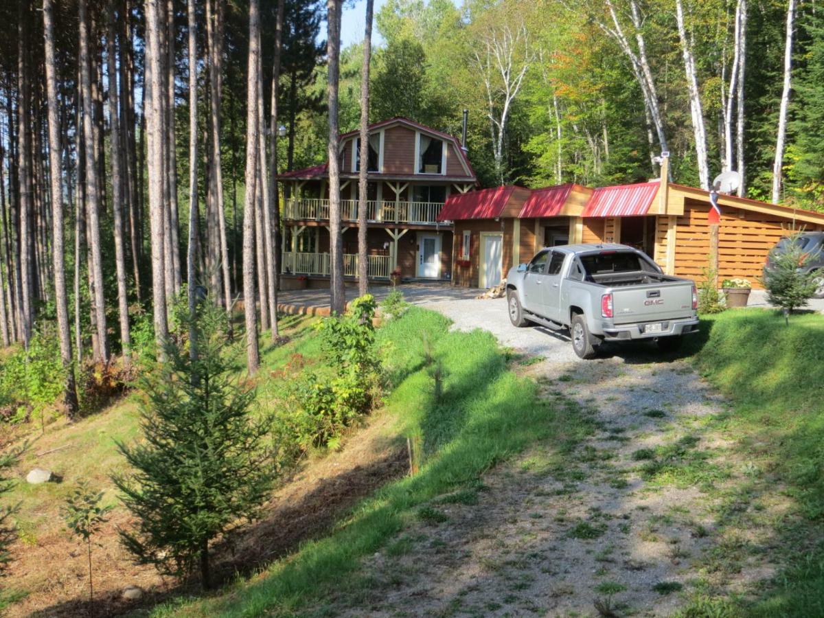 La Maison Sous Les Arbres Saint Roch de Mekinac Экстерьер фото