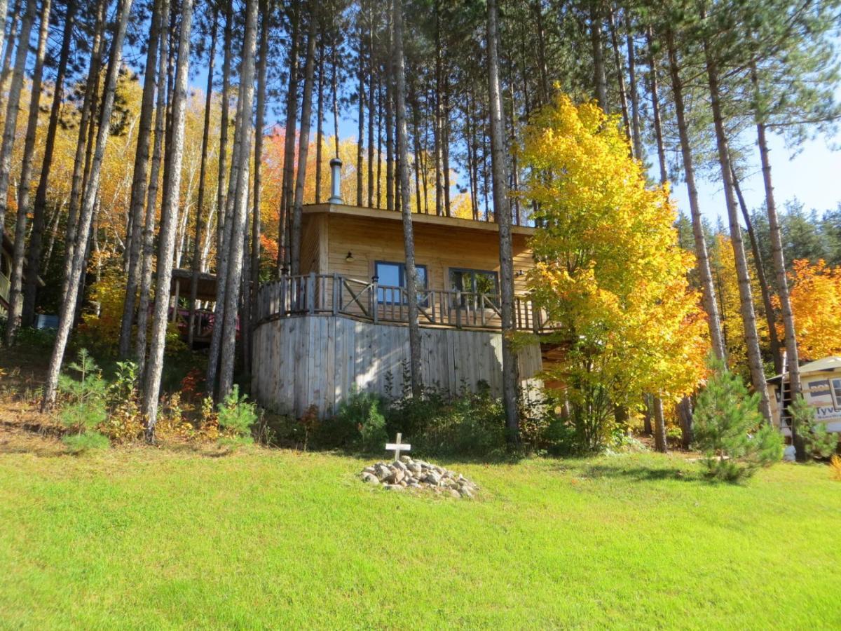 La Maison Sous Les Arbres Saint Roch de Mekinac Экстерьер фото